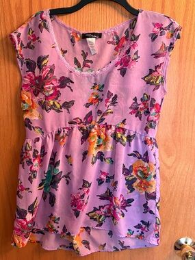 Love 2 be Loved Lavender Floral Cap-Sleeve Babydoll Top Sz S
